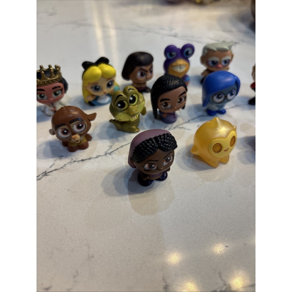 Disney Doorables Collection Peek Lot | Set Of 13 Mini Figures - Picture 2 of 4